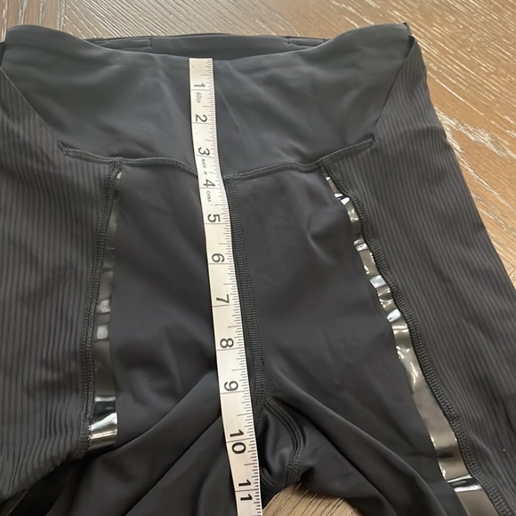 Lululemon Athletica rare black gloss trim run high rise leggings tights Size 2 - Picture 17 of 17
